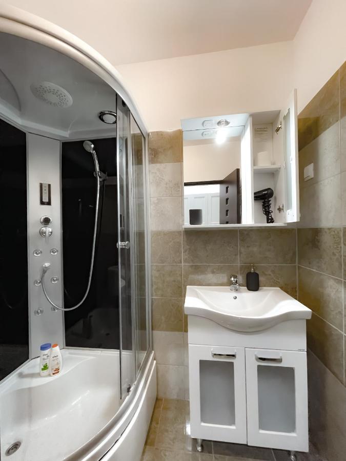 Cool Flat In The Heart Of Bucharest's Fun And History Appartamento *