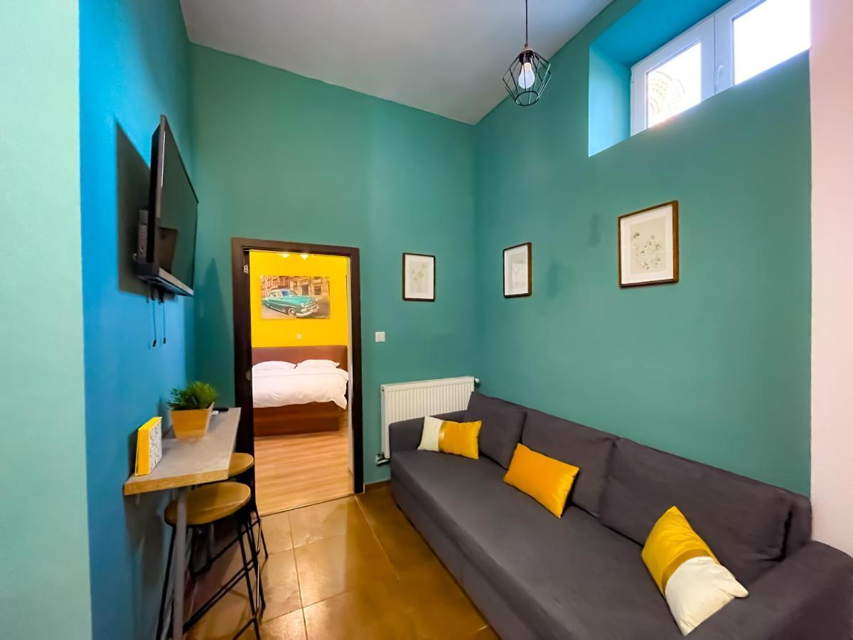 Cool Flat In The Heart Of Bucharest's Fun And History Appartamento *