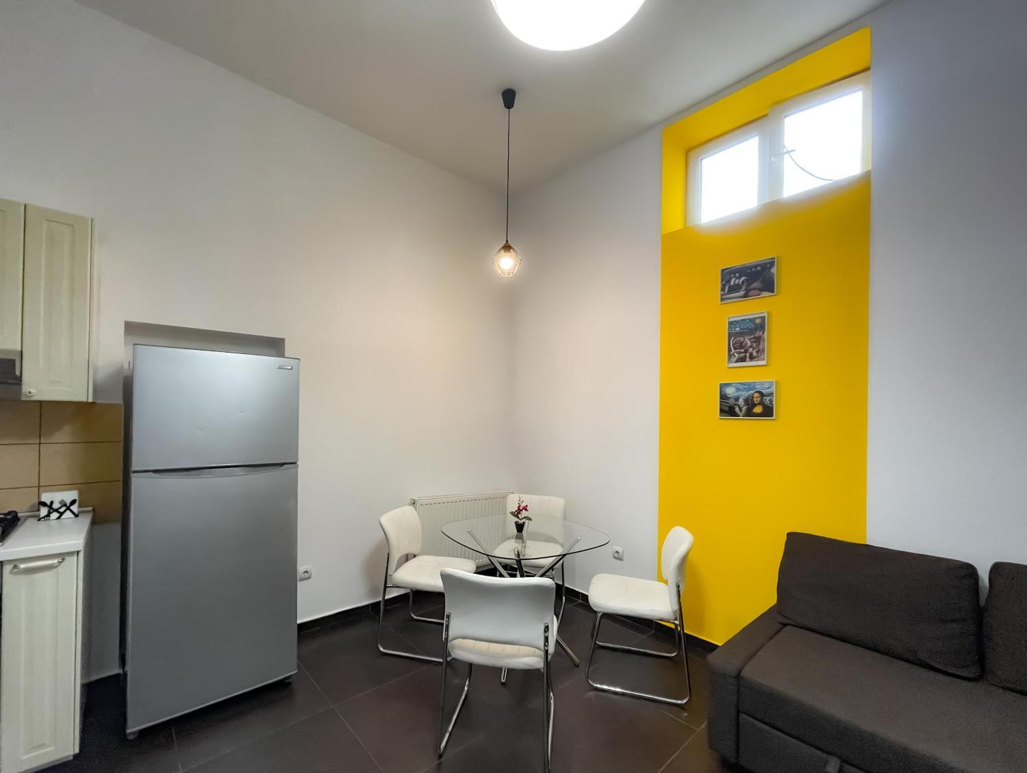 Apartament Cool Flat In The Heart Of Bucharest's Fun And History