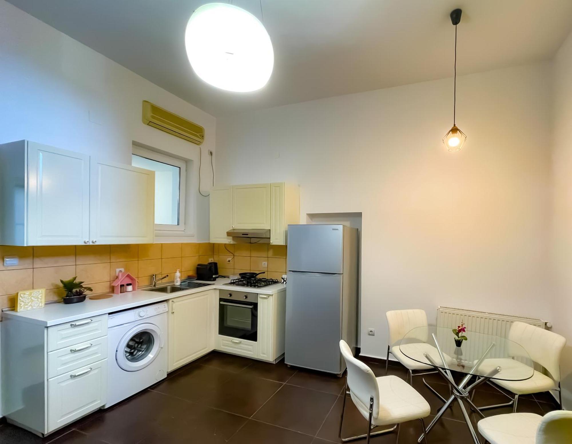 Appartamento Cool Flat In The Heart Of Bucharest's Fun And History Bucarest