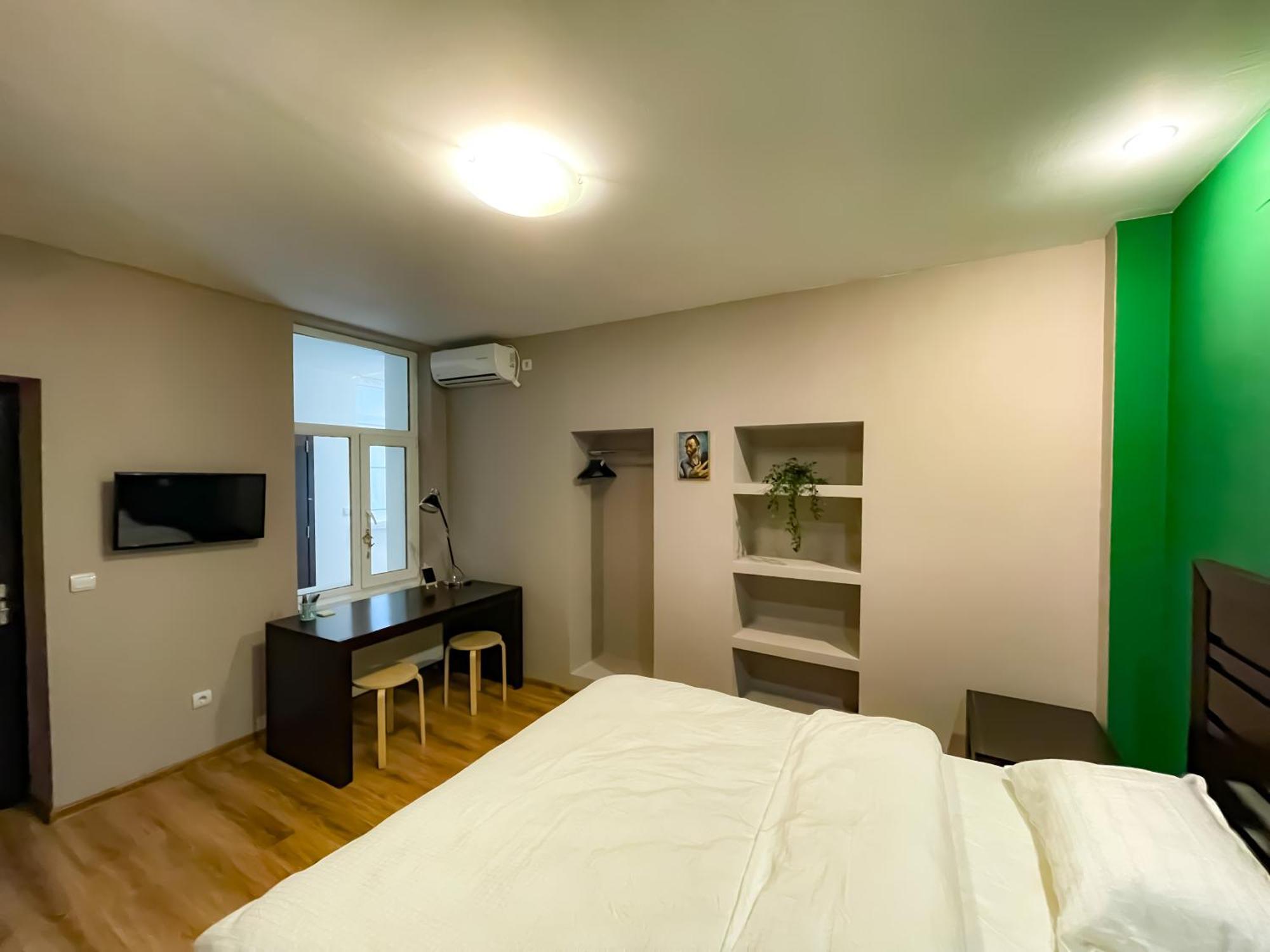 Cool Flat In The Heart Of Bucharest's Fun And History